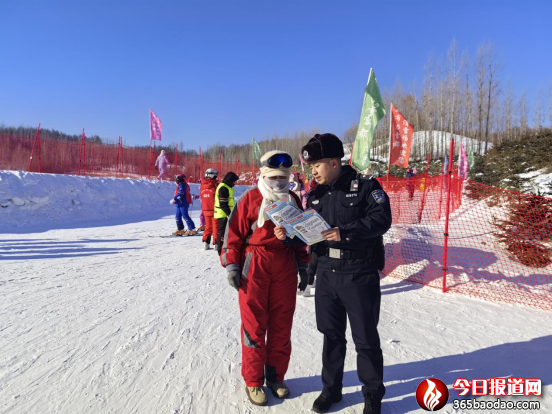 尚志市公安局走進滑雪旅游度假區(qū)開展打擊網絡謠言宣傳活動166.png