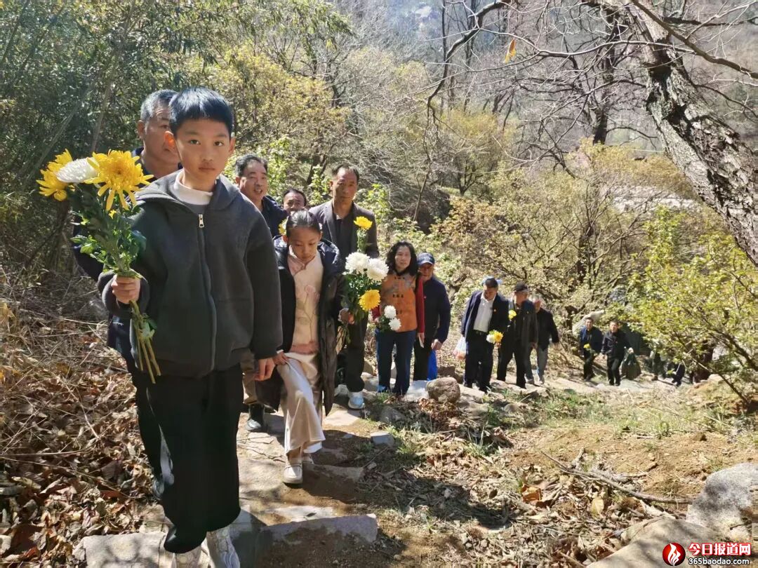  ������Ӣ�� ���������С��������T���L�ʼtɫ�Ļ��F꠼��ߍ�ɽ����ī������ʿ